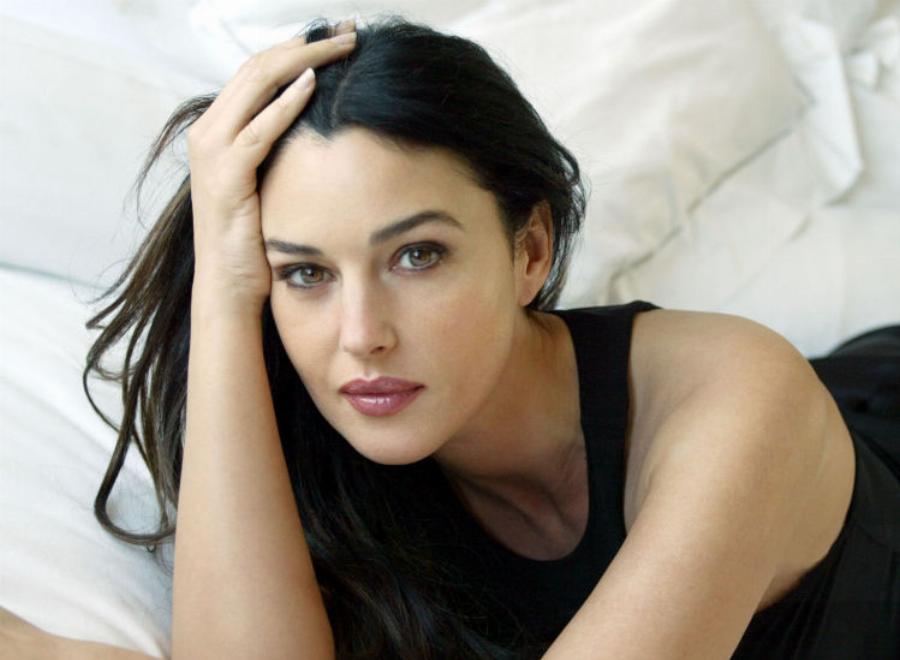 Μόνικα Μπελούτσι: «Θέλω να γεράσω όμορφα. Πάντα ήμουν μία γυναίκα με καμπύλες, ποτέ πολύ αδύνατη, αυτή είναι η φύση μου»