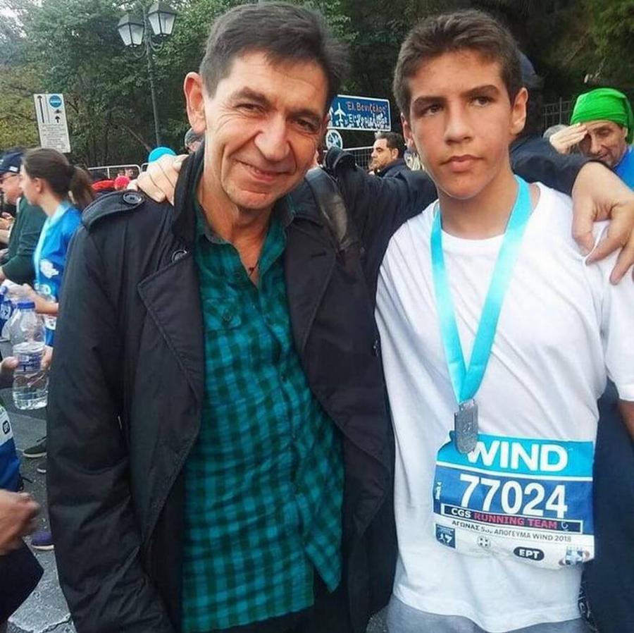 Γιάγκος Σκιαδαρέσης: Το παιδί της Μπέσυ Μάλφα και του Γεράσιμου Σκιαδαρέση έχει μεγαλώσει και είναι ίδιος με τη μητέρα του