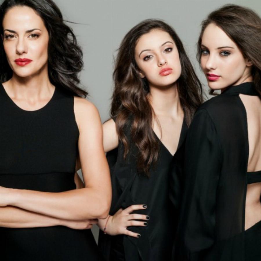 Εύη Αδάμ: Η βραδινή έξοδος με τις 2 κούκλες κόρες της και η μεγάλη ομοιότητα