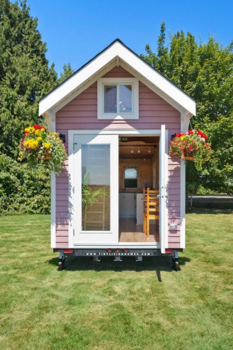 Είναι μόνο 15 τετραγωνικά, το πηγαίνεις όπου θες και το εσωτερικό του είναι τόσο βολικό σαν μεζονέτα