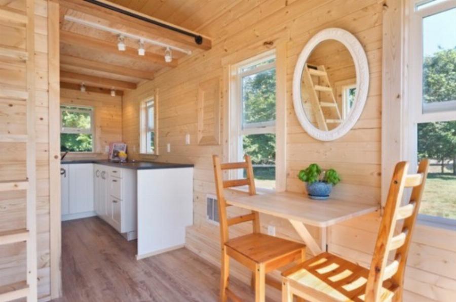 Είναι μόνο 15 τετραγωνικά, το πηγαίνεις όπου θες και το εσωτερικό του είναι τόσο βολικό σαν μεζονέτα