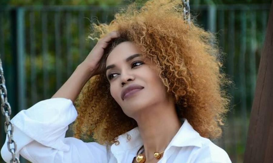 Νίκη Σερέτη: Η Δεβόρα του Ζάχου Δόγκανου, από το «Εκείνες και εγώ», έχει γίνει μία κομψή και άκρως γοητευτική γυναίκα