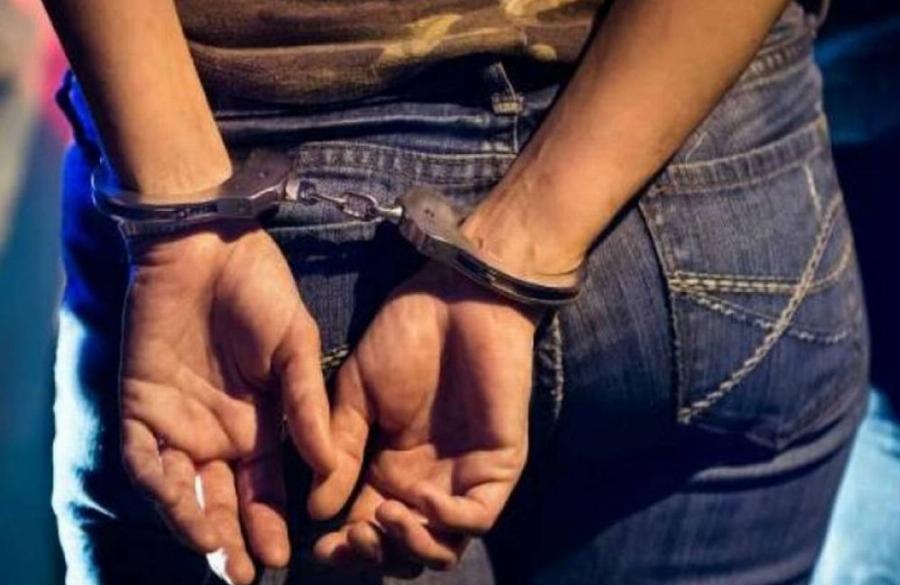 Χειροπέδες σε 33χρονη στον Βόλο που δεν έστελνε την κόρη της επί 1,5 χρόνο στο σχολείο