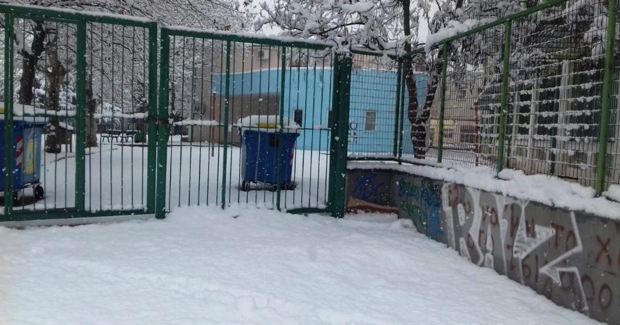 “Τηλεκπαίδευση ΔΕΝ ξανακάνουμε γιατί με τα 200€ που μας πετάτε, δεν αγοράζουμε ούτε μικρόφωνο”