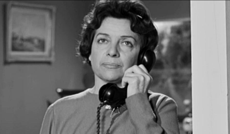 Μαρίκα Νέζερ: Η ορφάνια στη βρεφική ηλικία, ο έρωτας της ζωής της, η καταγγελία από τη μητριά της και ο γάμος