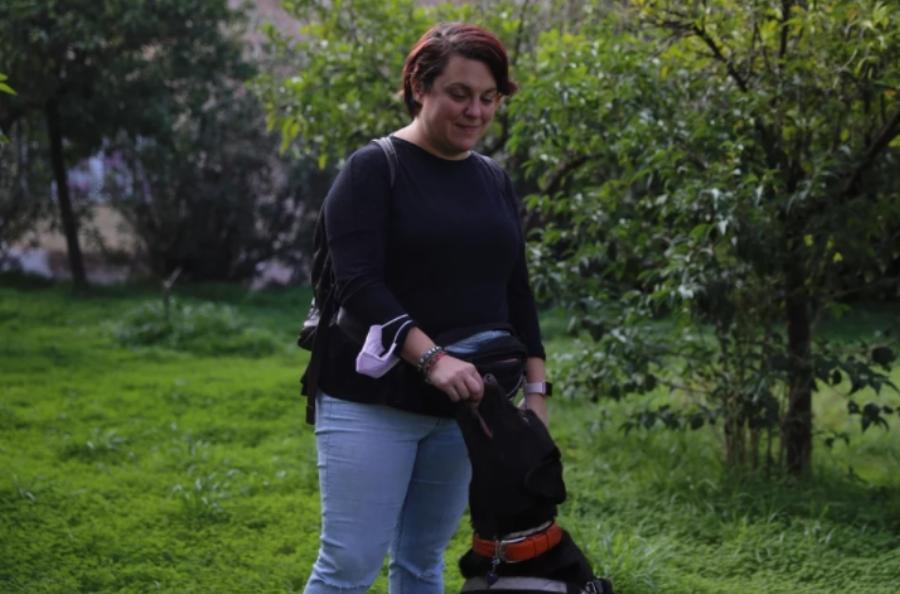 Ιωάννα-Μαρία Γκέρτσου: Τυφλώθηκε στη θερμοκοιτίδα, σπούδασε ψυχολογία και ίδρυσε την πρώτη σχολή για σκύλους-οδηγούς τυφλών στην Ελλάδα