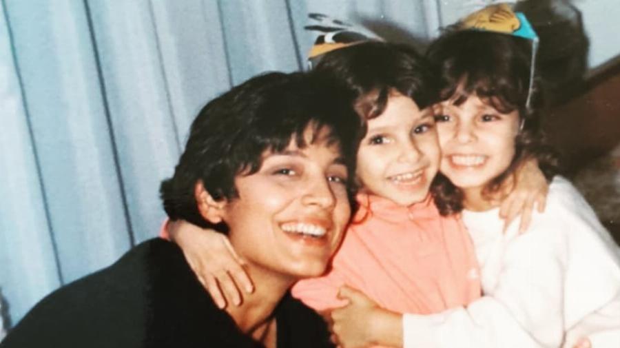 Πόπη Τσαπανίδου: Η κόρη της, Μαρίνα Μανωλαράκη μεγάλωσε, είναι μια καλλονή και μοιάζει πολύ στη μητέρα της