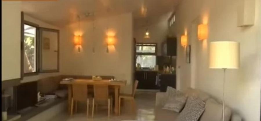 Ναταλία Δραγούμη: Το ονειρεμένο σπίτι, ο εντυπωσιακός κήπος και το υπαίθριο μπάνιο για να βλέπει τον ουρανό