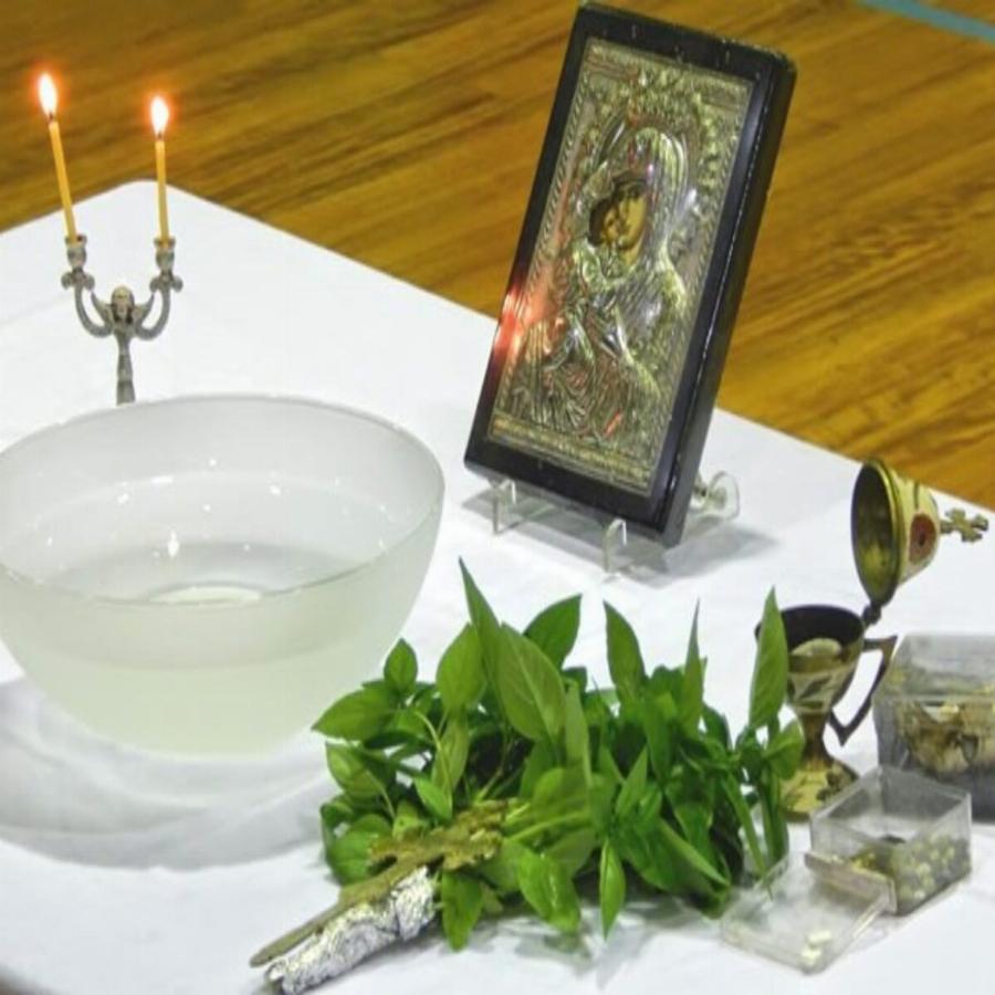 Αγιασμός: Τι είναι και τι συμβολίζει η σπουδαία λειτουργική πράξη της εκκλησίας