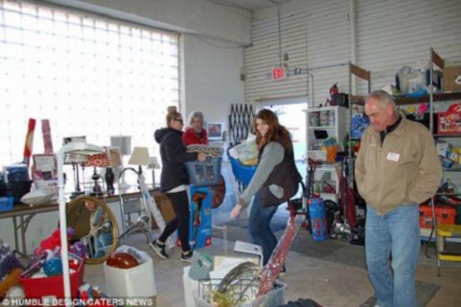 Συγκλονιστική ιστορία:Άστεγο 8χρονο αγόρι ξεσπάει σε κλάματα μόλις αντικρίζει το πρώτο του κρεβάτι