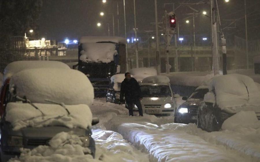 Κυριάκος Μητσοτάκης: Αποζημίωση 2.000 ευρώ ανά ΙΧ που «θάφτηκε» στο χιόνι στην Αττική Οδό