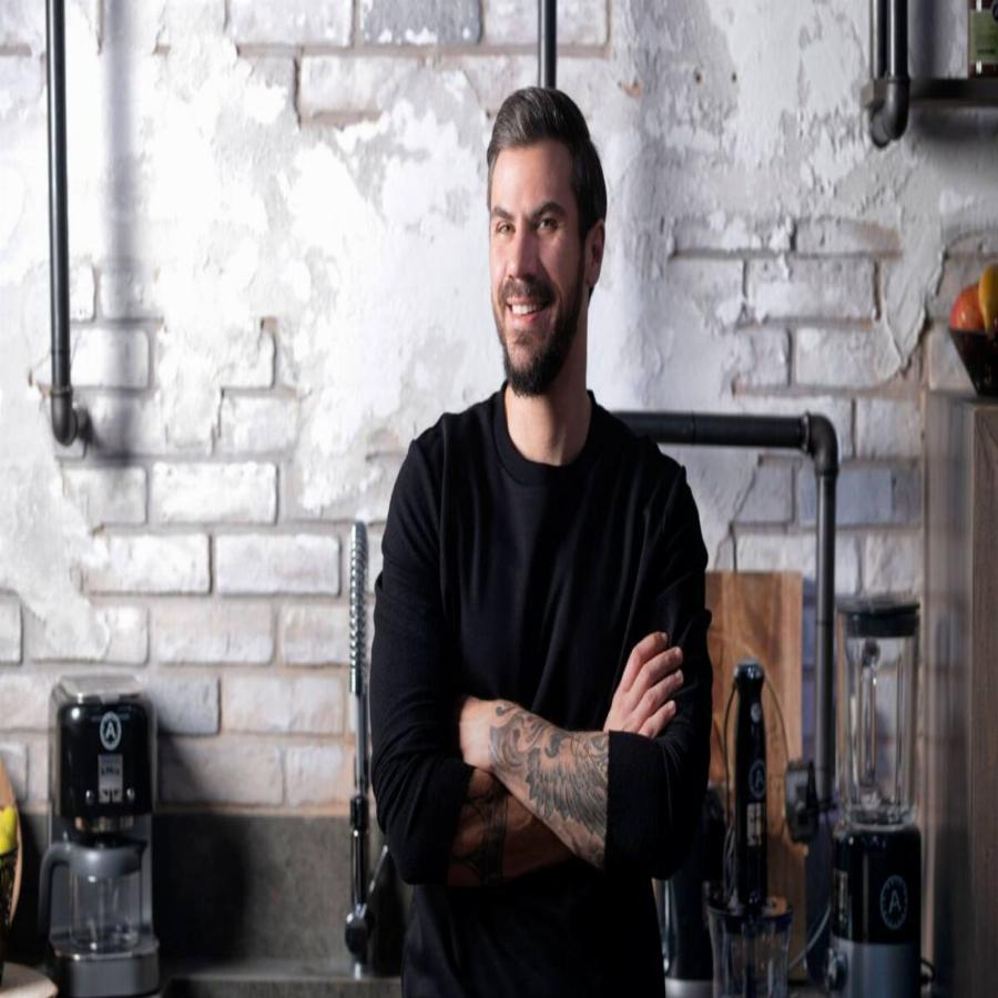 Άκης Πετρετζίκης: To σπασμένο ρεκόρ Γκίνες, η νίκη στο masterchef και το μυστικό της επιτυχημένης καριέρας