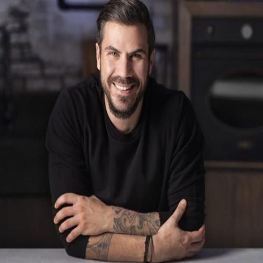 Άκης Πετρετζίκης: To σπασμένο ρεκόρ Γκίνες, η νίκη στο masterchef και το μυστικό της επιτυχημένης καριέρας