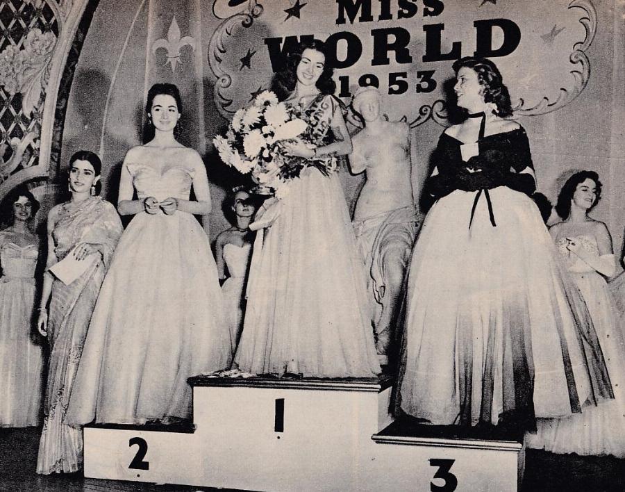 Αλεξάνδρα Λαδικού: Η εντυπωσιακή εμφάνιση της Ελληνίδας Μις Κόσμος του 1953, παραμένει κομψή και σικ στα 87 της χρόνια