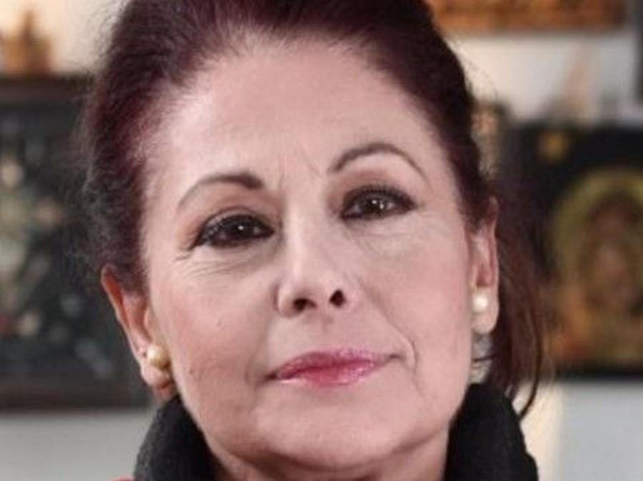 Ελένη Ανουσάκη: Οι 200 ρόλοι, η αστυνομία για το προκλητικό φόρεμα, η απόφαση να μην κάνει παιδιά και η ψυχοθεραπεία