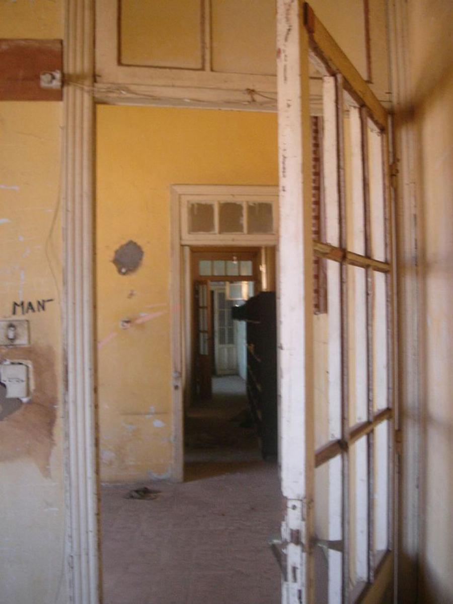 Λεπτό σπίτι: Η διαμάχη με τον αδελφό του, τον έκανε να χτίσει ένα σπίτι με πλάτος 60 εκ για να του κρύψει τη θέα