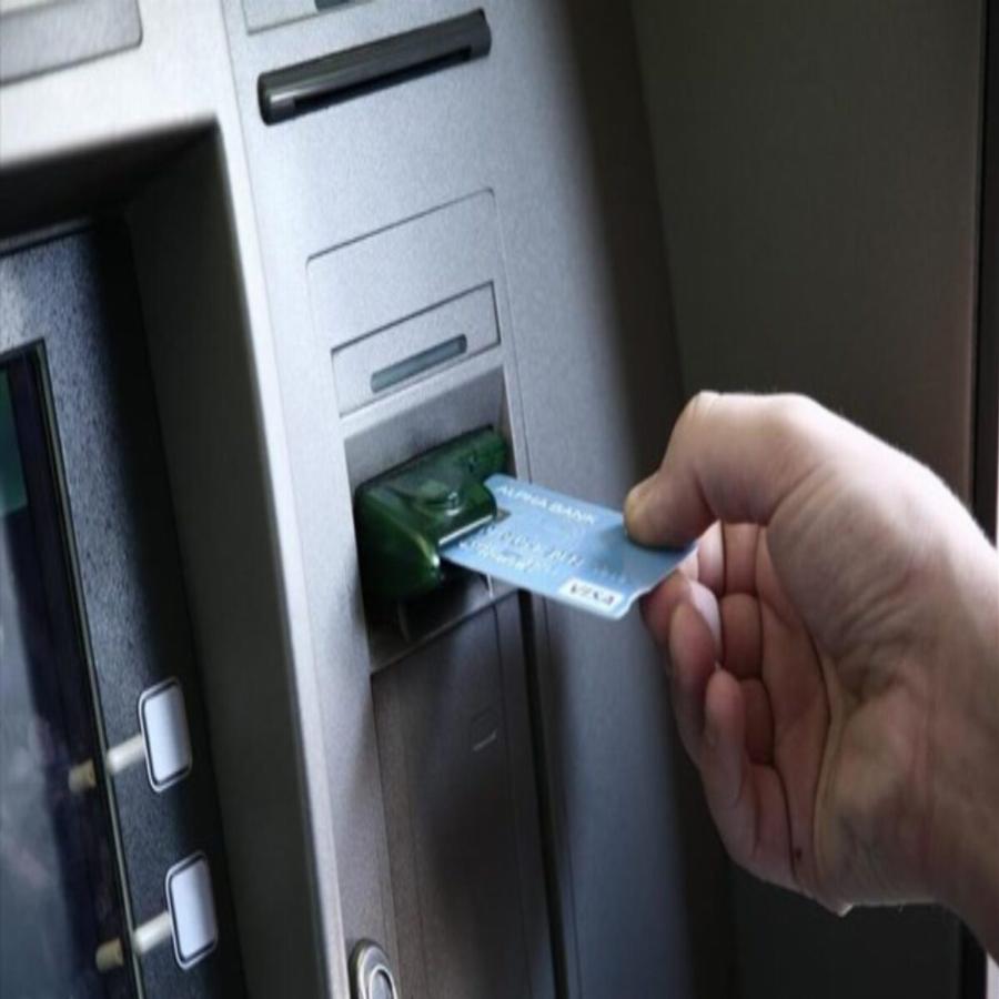 Προσοχή στα ΑΤΜ: Ο νέος τρόπος που κλέβουν pin και χρήματα μέσα σε δευτερόλεπτα