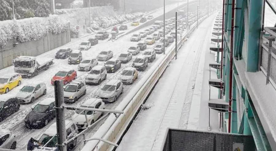 Καρδιοπαθής, εγκλωβισμένος επί 20 ώρες προσφεύγει στα δικαστήρια: Η πρώτη μήνυση προς την Αττική Οδό