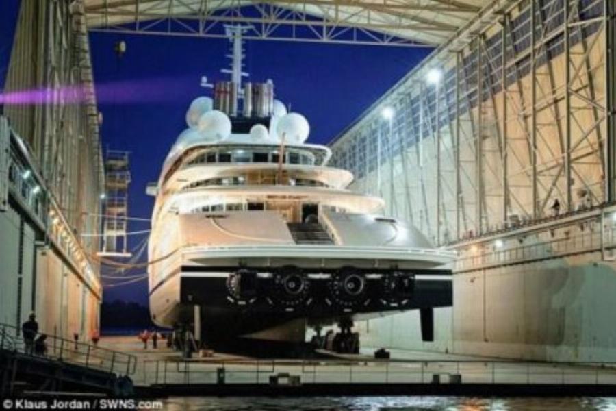 Πολυτελέστερο κότερο στον κόσμο: Αξίζει 1,2 δισεκατομμυρία, διαθέτει 2 ελικοδρόμια, 40 σουίτες και είναι η επιτομή της χλιδής