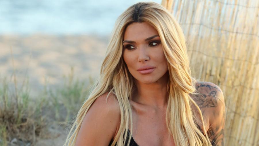 «Έχω μουδιάσει ολόκληρη»: Η στιγμή που η Αγγελική Ηλιάδη μαθαίνει τον θάνατο του πατέρα της και αποχωρεί από τη Φάρμα