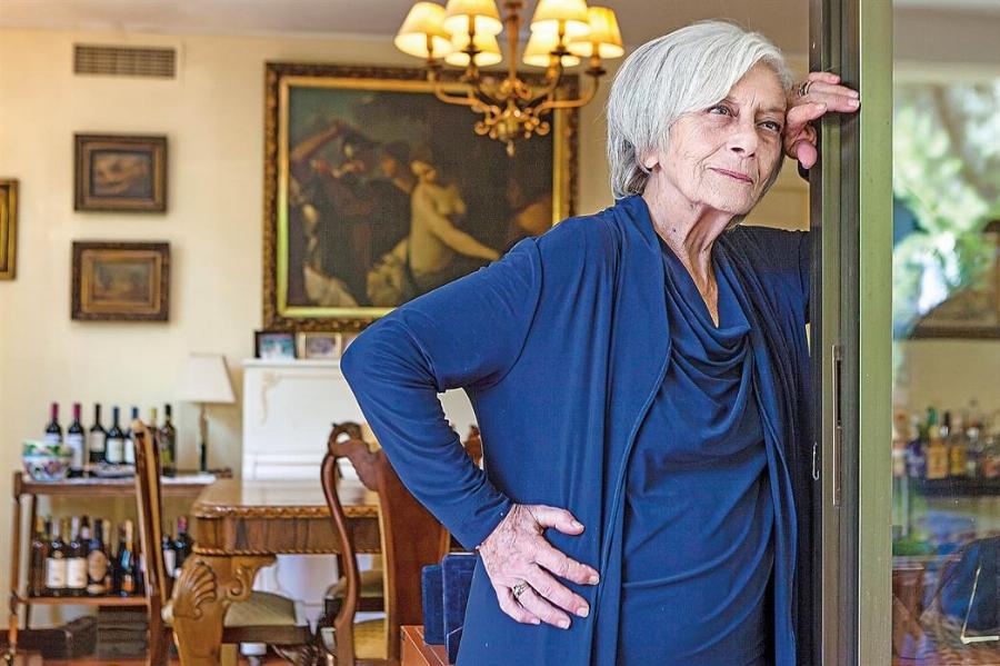 Δέσποινα Μπεμπεδέλη: Η μακρά πορεία στο θέατρο, η απώλεια που στοίχισε και η φίλη της Παναγία