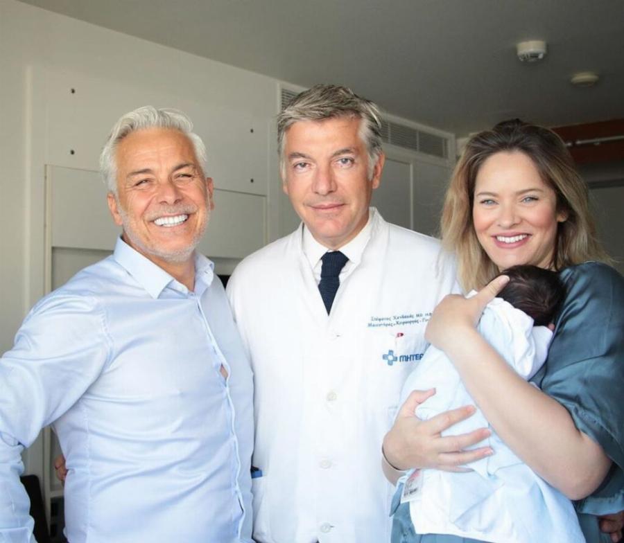 Χάρης Χριστόπουλος: Τα τρυφερά λόγια για τη σύζυγό του και οι φωτογραφίες που αποδεικνύουν ότι είναι ο πιο γλυκός μπαμπάς