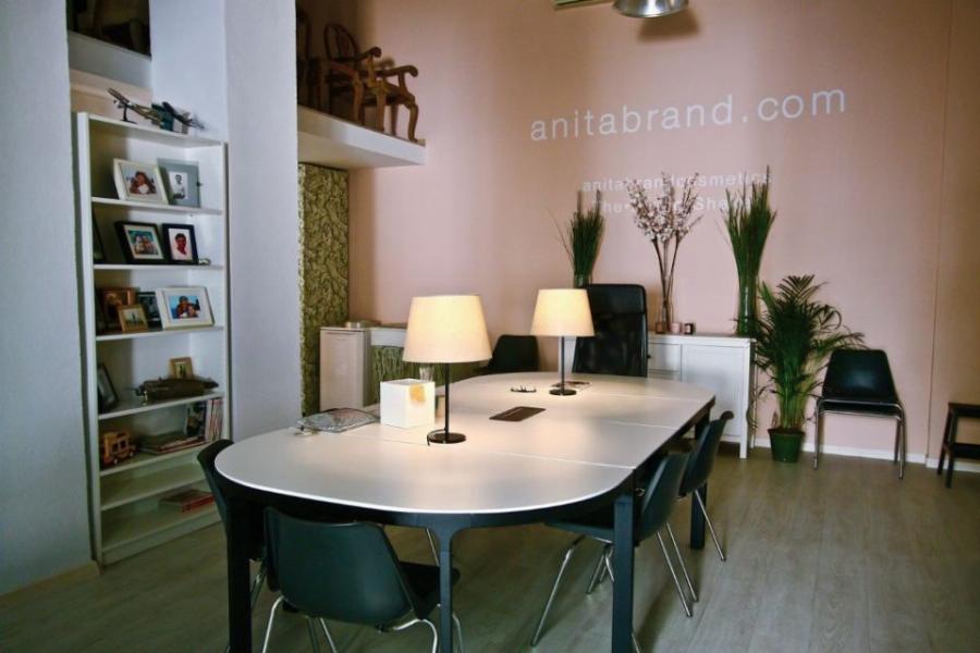 Χάρης Χριστόπουλος και Ανίτα Μπραντ: Εικόνες από το τρομερό σπίτι στους στο Γκάζι που το υπερπολυτελές εσωτερικό του μοιάζει με παλάτι