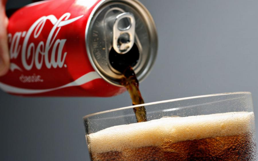 Κόκα κόλα: Γιατί δεν είναι κατάλληλη για την υγεία μας – Κρατήστε την στη ζωή σας ως οικιακό καθαριστικό