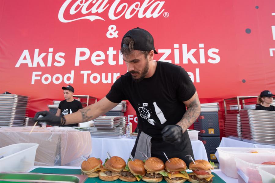 Άκης Πετρετζίκης: To σπασμένο ρεκόρ Γκίνες, η νίκη στο masterchef και το μυστικό της επιτυχημένης καριέρας