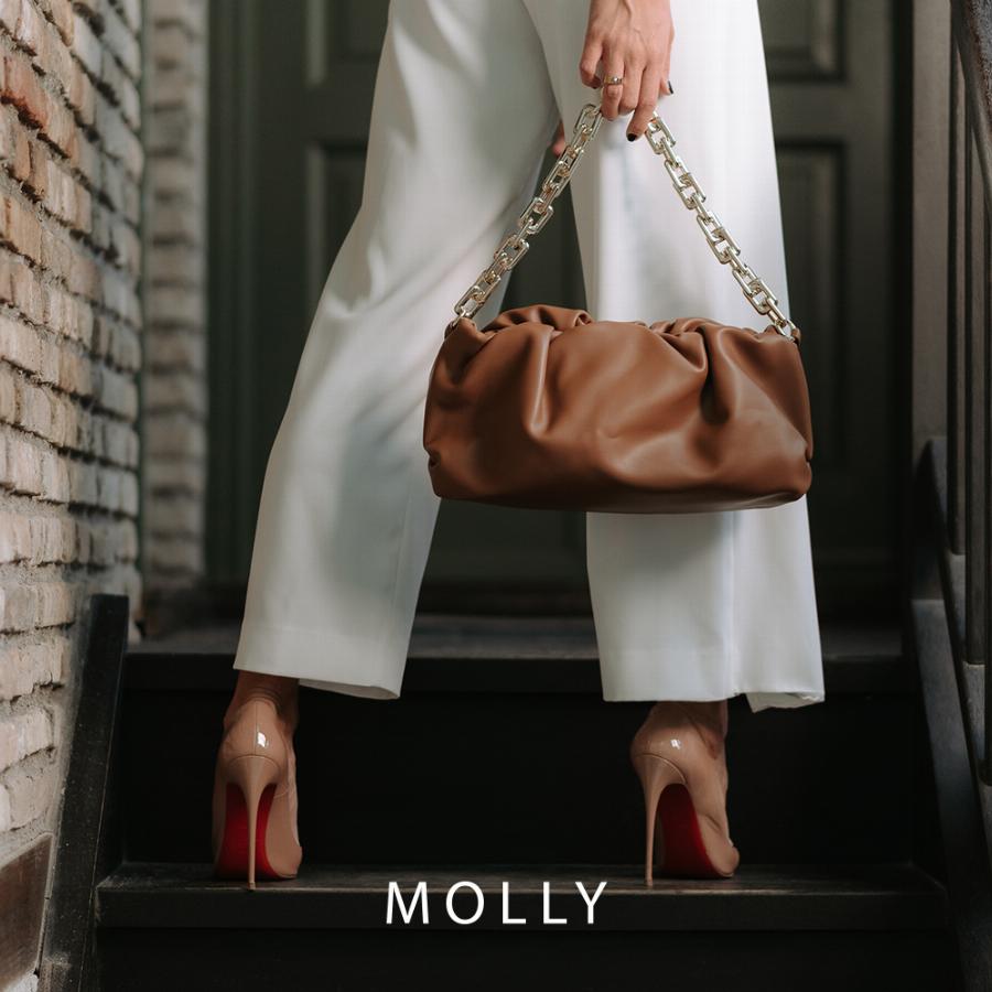 Βρήκαμε για εσάς την τσάντα που λατρεύουν όλες οι διάσημες, θα απογειώσει το στυλ σας και κοστίζει με έκπτωση μόλις 31€