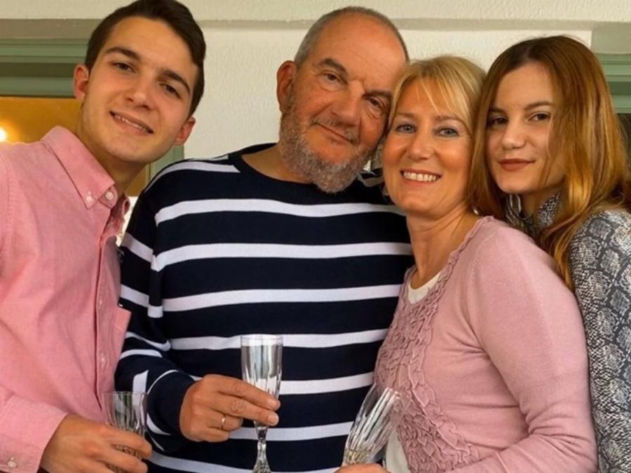 Νατάσα Παζαΐτη: Η λαμπερή εμφάνιση, το εφαρμοστό φόρεμα και το αριστοκρατικό σαλόνι της