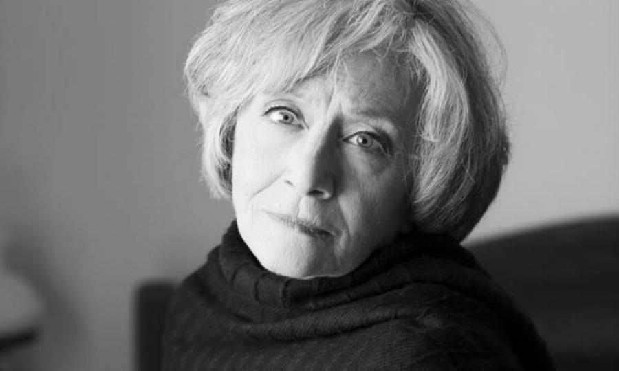 Δέσποινα Μπεμπεδέλη: Η μακρά πορεία στο θέατρο, η απώλεια που στοίχισε και η φίλη της Παναγία