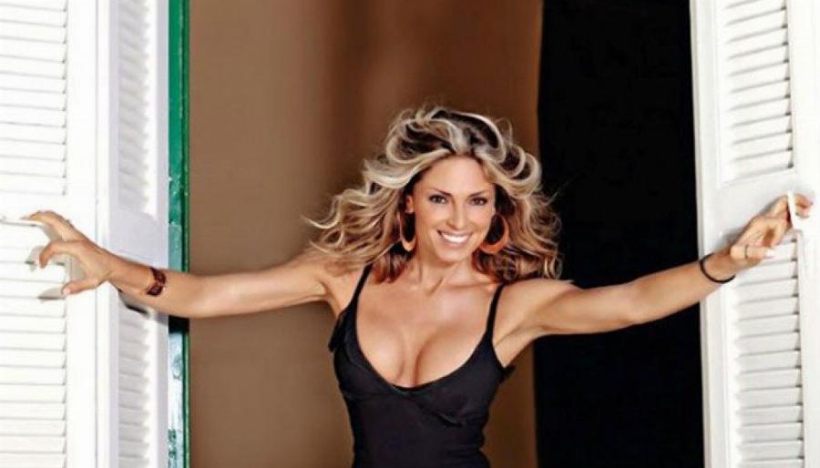 Κατερίνα Λάσπα: Η απόσυρση από τα φώτα, το μυστικό ενός πετυχημένου γάμου, οι κόρες της, η κατάθλιψη και οι πλαστικές επεμβάσεις