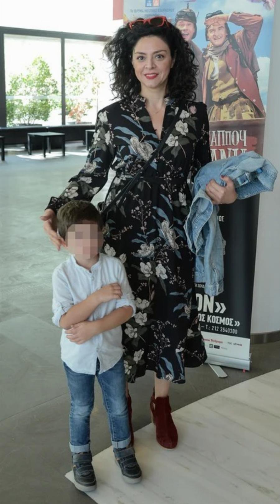 Δήμητρα Στογιάννη: Ο ρόλος της στο 50-50, η συνεργασία με τον Σάκη Μπουλά, ο γάμος, τα δύο παιδία και η αφοσίωση στην οικογένεια της