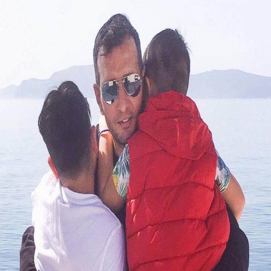 Δημήτρης Μπάσης: Οι ψαλμοί στην εκκλησία, η μυστική προσωπική του ζωή, ο γάμος που δεν κατάλαβε κανείς και η απώλεια των κιλών