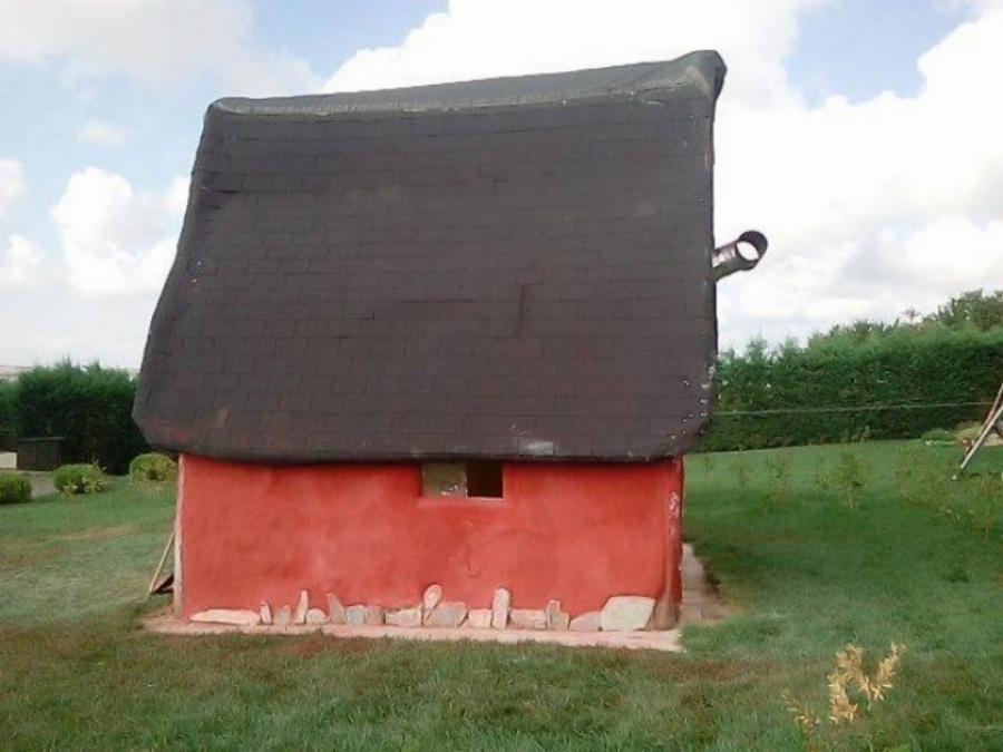 Δύο πανέξυπνοι Λαρισαίοι παράτησαν τη δουλειά τους και φτιάχνουν σπίτια με 2.000€ από φυσικά υλικά