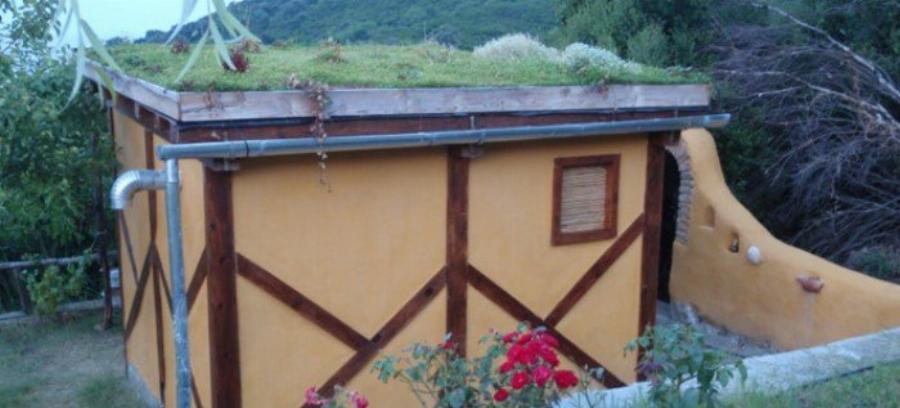 Δύο πανέξυπνοι Λαρισαίοι παράτησαν τη δουλειά τους και φτιάχνουν σπίτια με 2.000€ από φυσικά υλικά