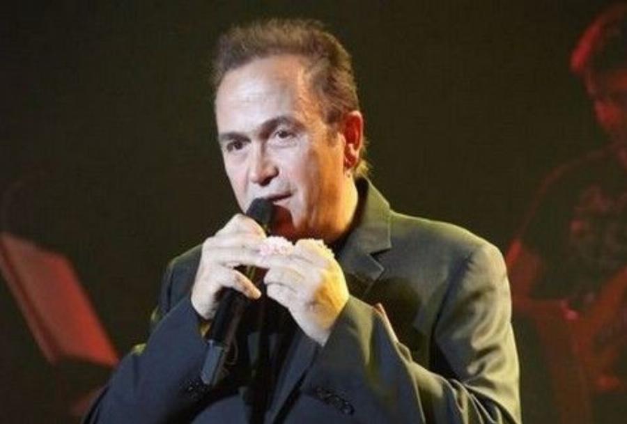 Σταμάτης Γονίδης: Οι φόνοι σε μαγαζί που τραγουδούσε, η θαυμάστρια που του έκλεψε την καρδιά και οι κούκλες κόρες του