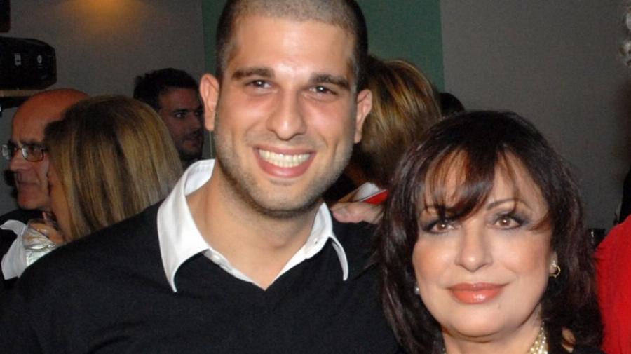 Χάρις Αλεξίου: «Αρρώστια η μοναξιά. Ο γιος μου με προσέχει και με φροντίζει, με αγαπάει και τον καμαρώνω»