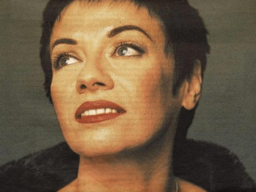 Μαλβίνα Κάραλη: Η σπουδαία Ελληνίδα δημοσιογράφος, οι 2 γάμοι, τα 3 παιδιά, οι αξέχαστες ατάκες και το πρόωρο τέλος της