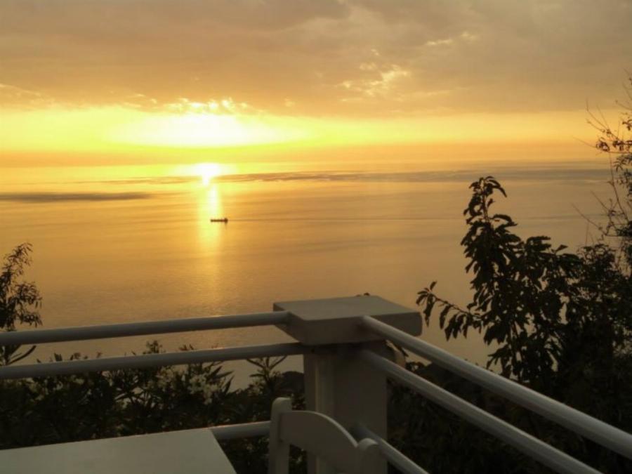 Σαν σκηνικό ταινίας: Το μοναδικό εστιατόριο της Ελλάδας όπου μπορείς να φας πάνω από τα σύννεφα!