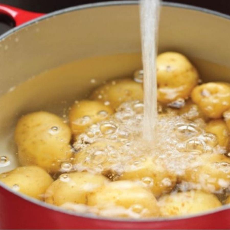 Το έξυπνο κόλπο για να εξαφανίσετε τη μυρωδιά στο σπίτι από το καμένο λάδι τηγανίσματος