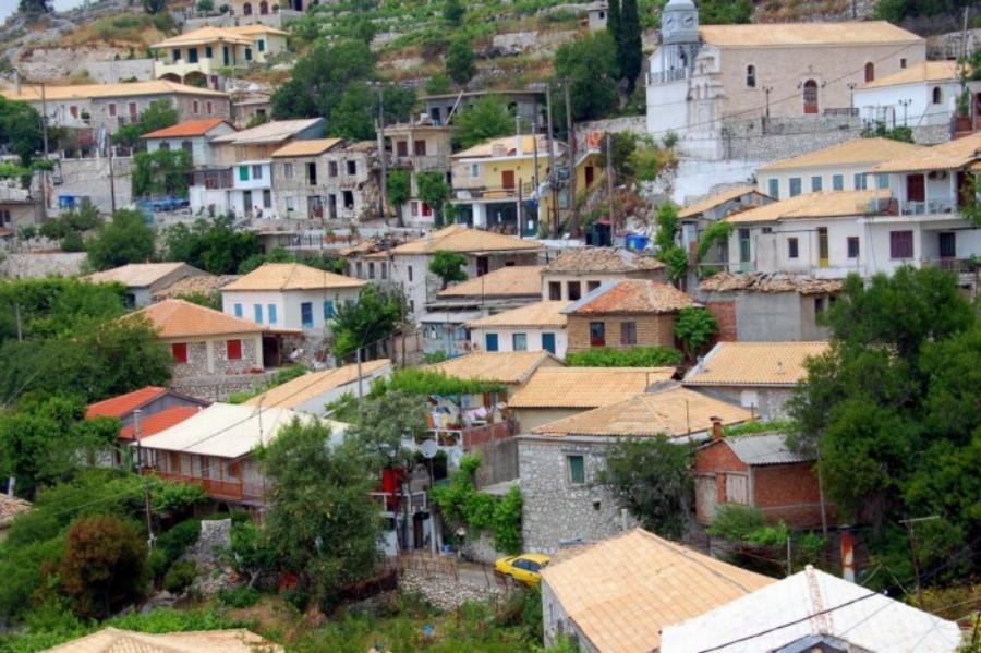 Σαν σκηνικό ταινίας: Το μοναδικό εστιατόριο της Ελλάδας όπου μπορείς να φας πάνω από τα σύννεφα!