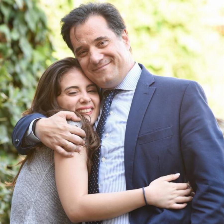 Ευγενία Μανωλίδου: Οι 10 σπάνιες εικόνες που δείχνουν ότι είναι μια υπέροχη μαμά και πολύ τρυφερή σύζυγος