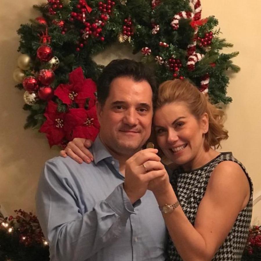 Ευγενία Μανωλίδου: Οι 10 σπάνιες εικόνες που δείχνουν ότι είναι μια υπέροχη μαμά και πολύ τρυφερή σύζυγος