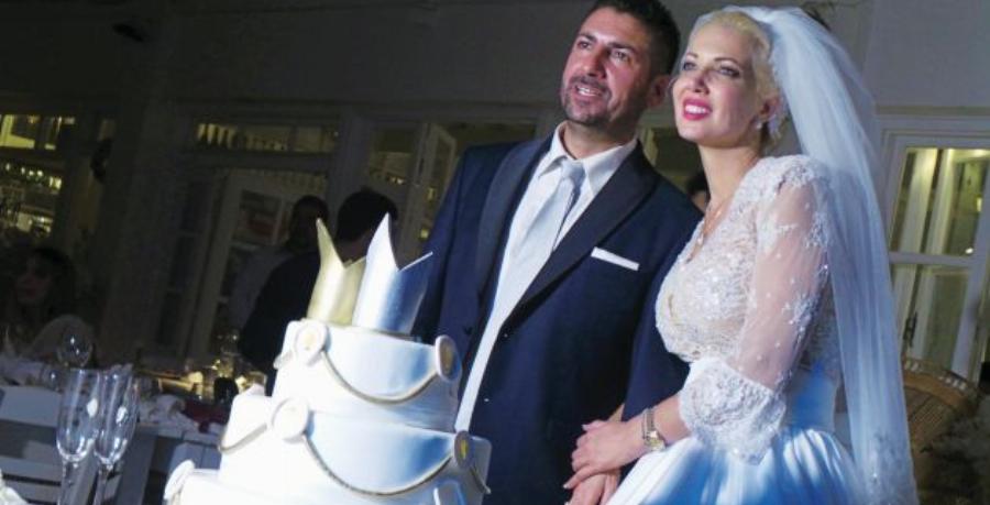 Κατερίνα Μονογυιού: Ο παραμυθένιος γάμος στο νησί των ανέμων, το πριγκιπικό νυφικό, οι 19 παράνυφοι και οι διάσημοι καλεσμένοι