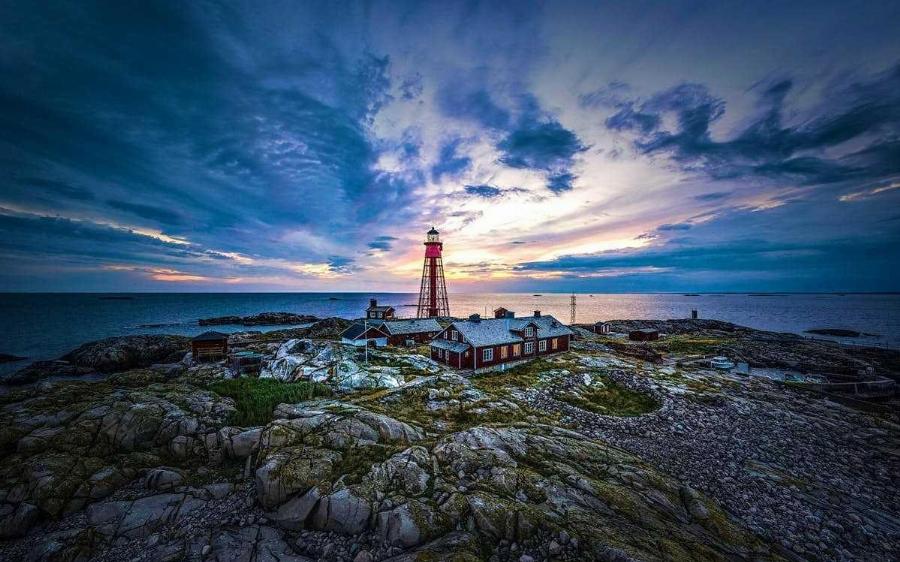 Ζητείται άτομο να περάσει 7 μέρες σε απομονωμένο φάρο μόνο με τροφή, ταινίες αλλά χωρίς κινητό και ίντερνετ