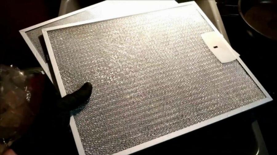 Έριξε μαγειρική σόδα στον πάγκο της κουζίνας και τον έτριψε  – Το αποτέλεσμα βγήκε φανταστικό