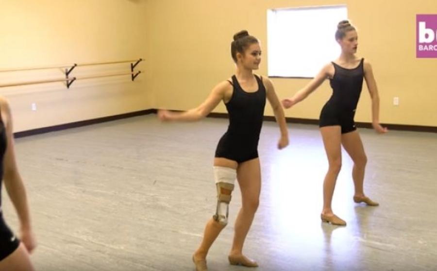 Μπαλαρίνα: Σε ηλικία 15 ετών έχασε το πόδι της από καρκίνο και σήμερα μπορεί και χορεύει ξανά