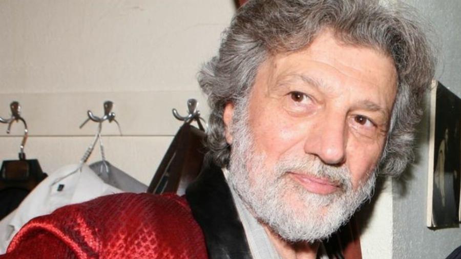 Γιάννης Φέρτης: Το φιλί στην Μελίνα Μερκούρη, οι τρεις γάμοι και η φήμη του ζεν πρεμιέ των 60’s